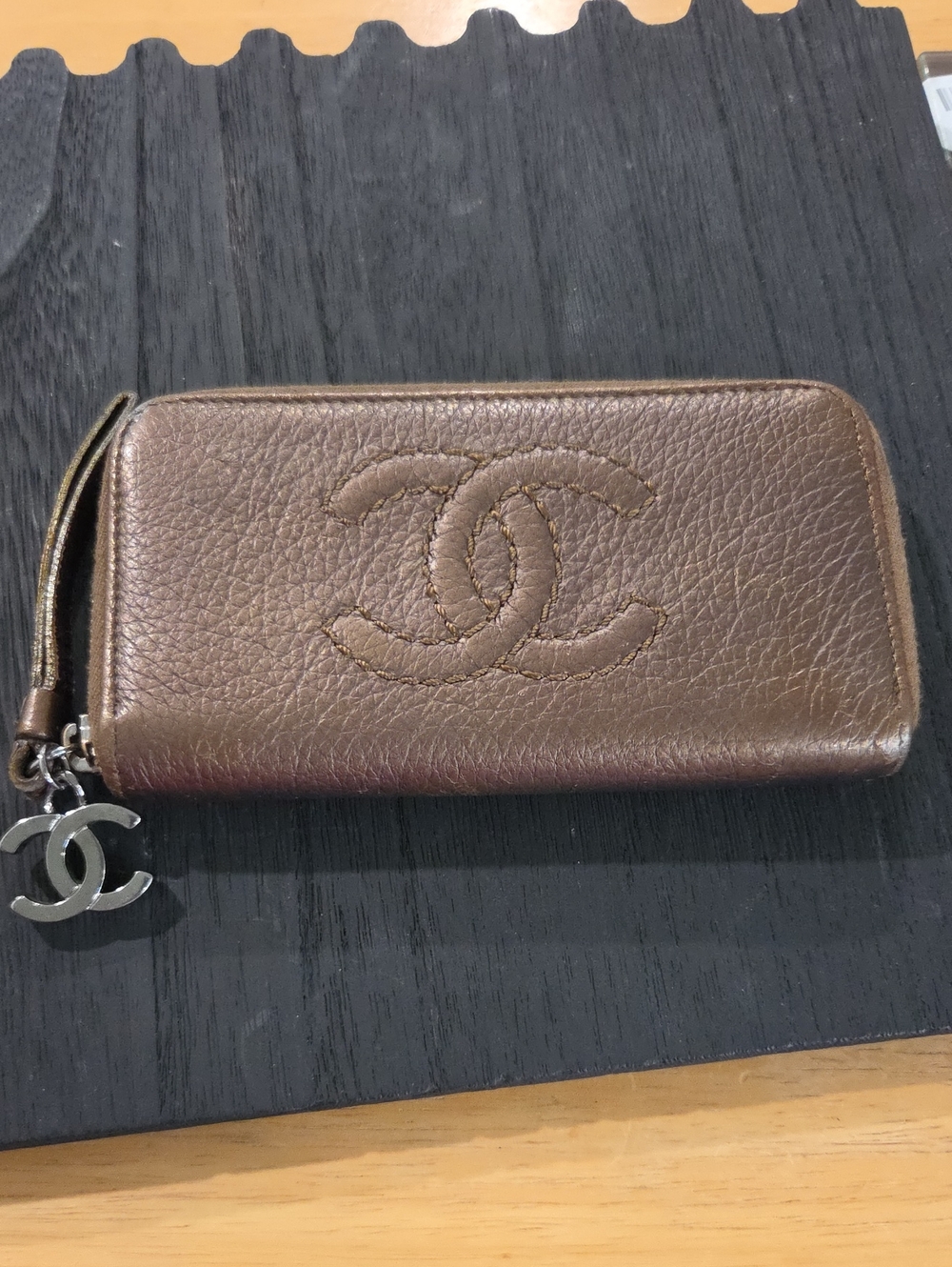 CHANEL Metallic Brown Leather Zip Wallet & Card Holder with CC Charm - Picture 3 of 13